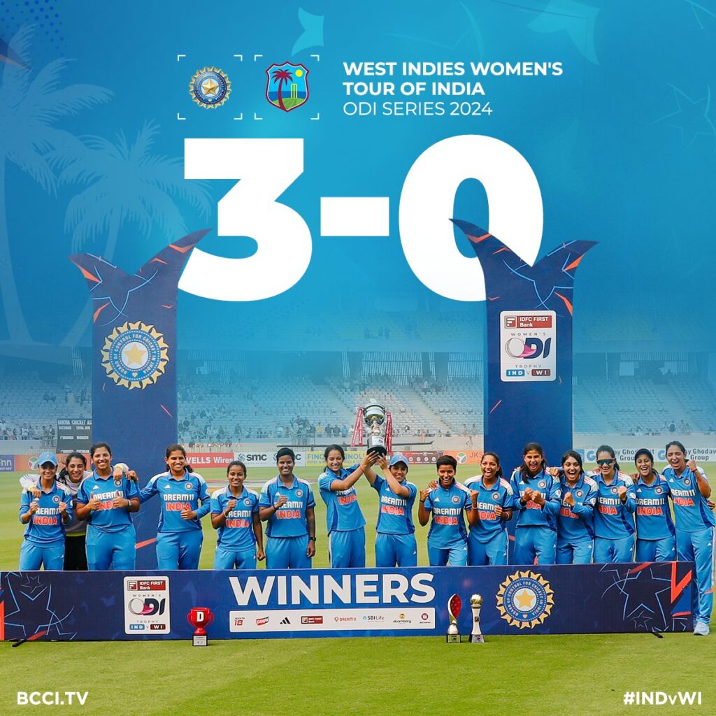 Indian women cricket team with winner trophy